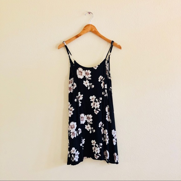 Brandy Melville Dresses & Skirts - Brandy Melville Laurel Dress